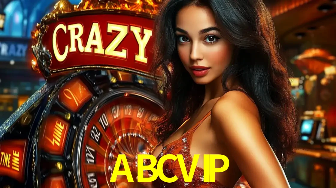 Mulher glamourosa olhando para a câmera com a roda vermelha do Crazy Time ao fundo em um ambiente de cassino, destacando a emoção dos jogos ao vivo no ABCVIP.